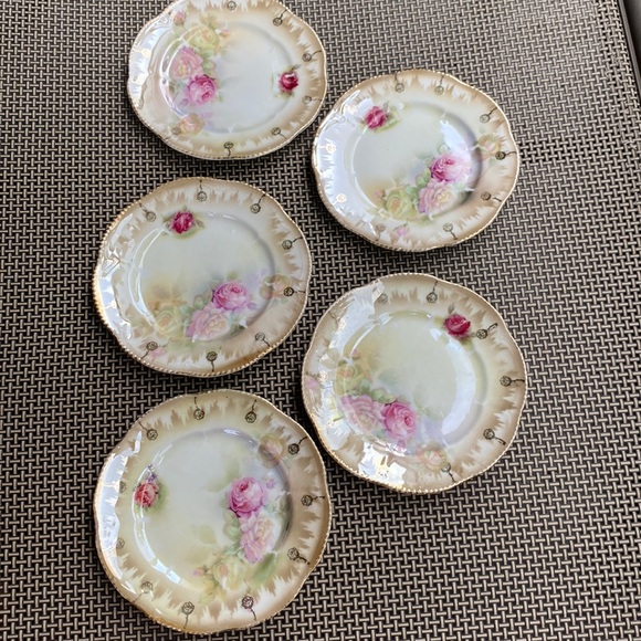 Vintage made in Germany roses ceramic plates. Small plates. 6". - Picture 1 of 16